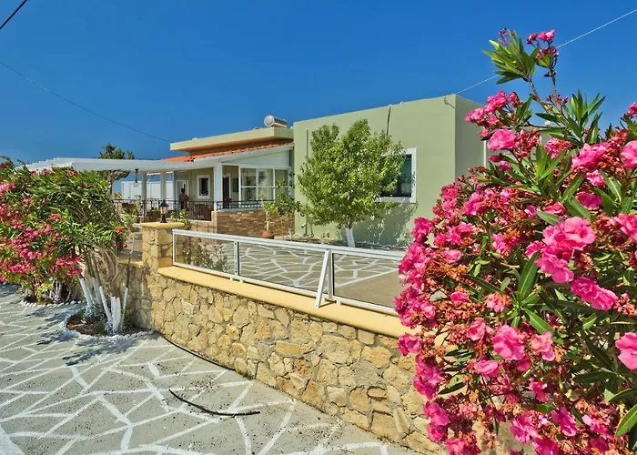 Nyaraló Ntora Afiártisz