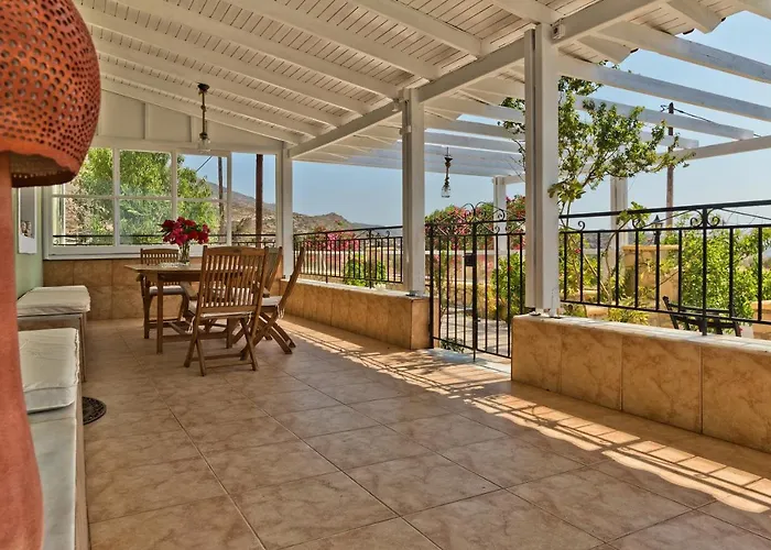 Ntora Nyaraló Afiártisz